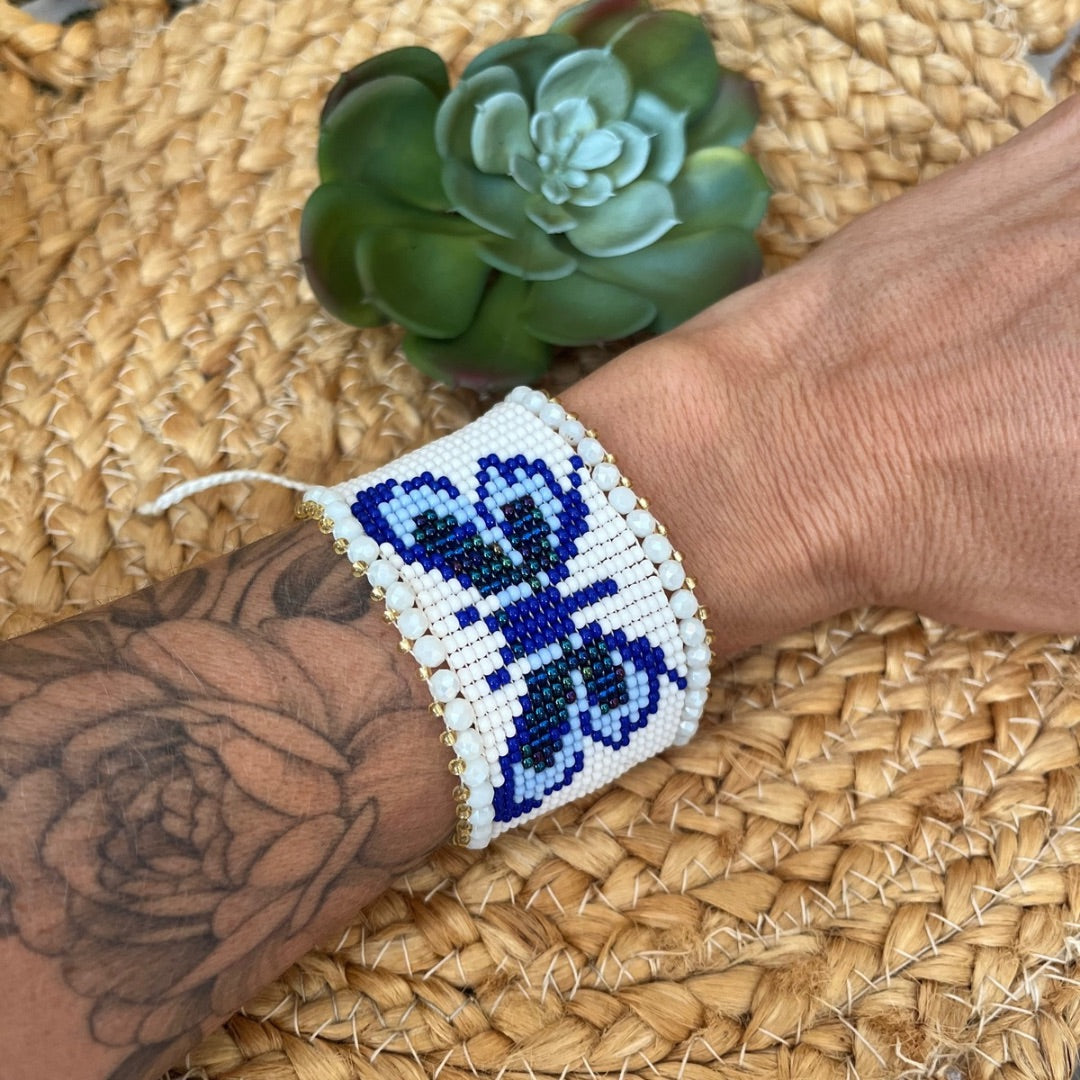 Beautiful Bracelet: Adjustable, Waterproof, Various Designs and Colors