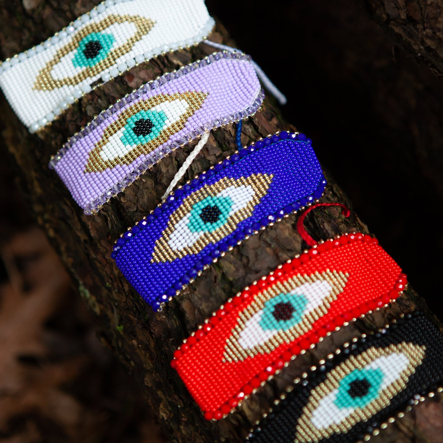 As a stunning and versatile accessory, the Large Evil's Eye Bracelet offers adjustable sizing, waterproof durability, and a range of striking designs and colors. Add a touch of style and protection to any outfit with this must-have bracelet.