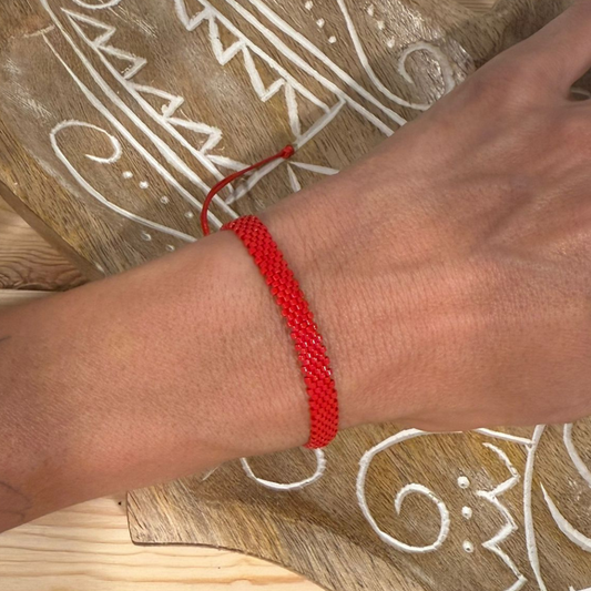 Red Thread – Bracelet of Invisible Connections